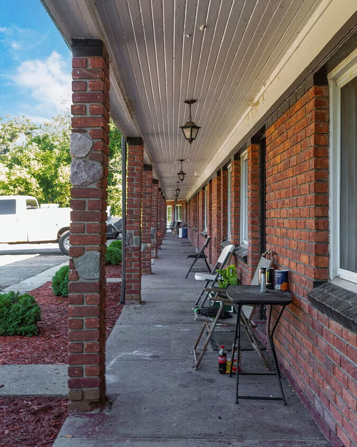 Parkway Motel - Real Estate Photos (newer photo)